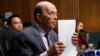 美國商務部長羅斯星期三出席參議院聽證會回答問題