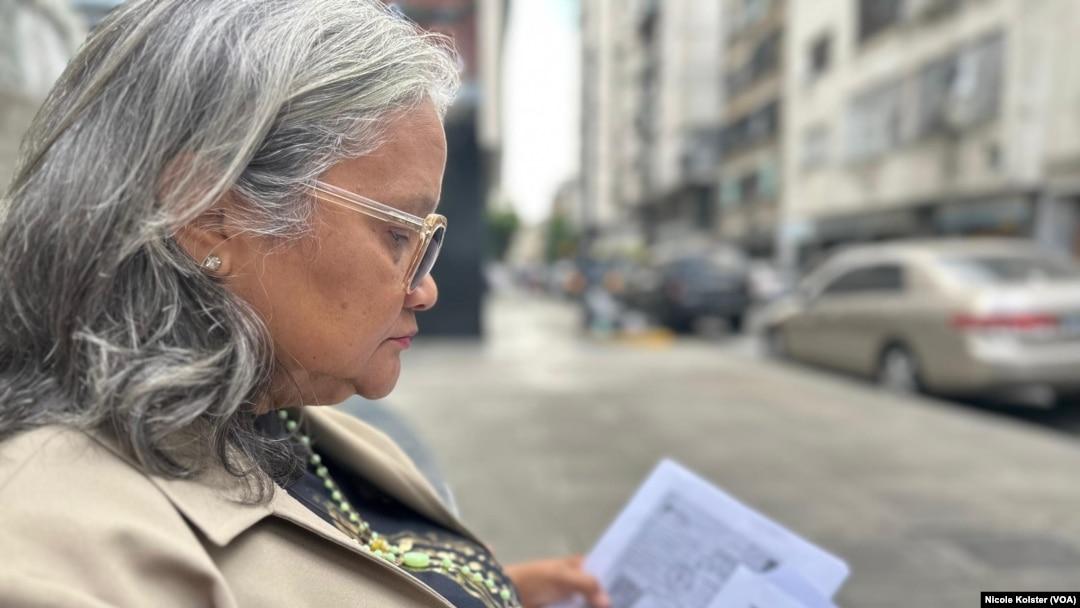 Yalitza García, suegra del cabo primero, Nahuel Agustín Gallo, suboficial de la Gendarmería Nacional Argentina, arrestado en Venezuela, busca información sobre su paradero en la DGCIM.