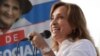 ARCHIVO - La presidenta de Perú, Dina Boluarte, quien enfrenta una investigación fiscal por posible enriquecimiento ilícito y por no haber declarado sus relojes de lujo y otras joyas, habla en una actividad en Lima, el 22 de febrero de 2024.