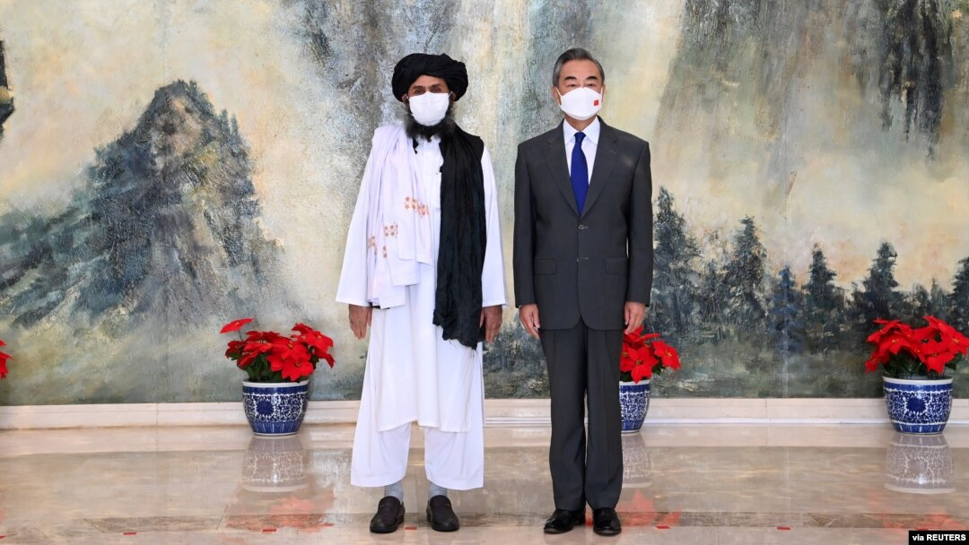 Çin Dışişleri Bakanı Wang Yi 28 Temmuz'da Taleban'ın siyasi liderlerinden Molla Baradar'la Tianjin'de görüşmüştü