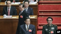 中国总理温家宝和前重庆市委书记薄熙来3月早些时候在北京两会的会场上(资料照片)