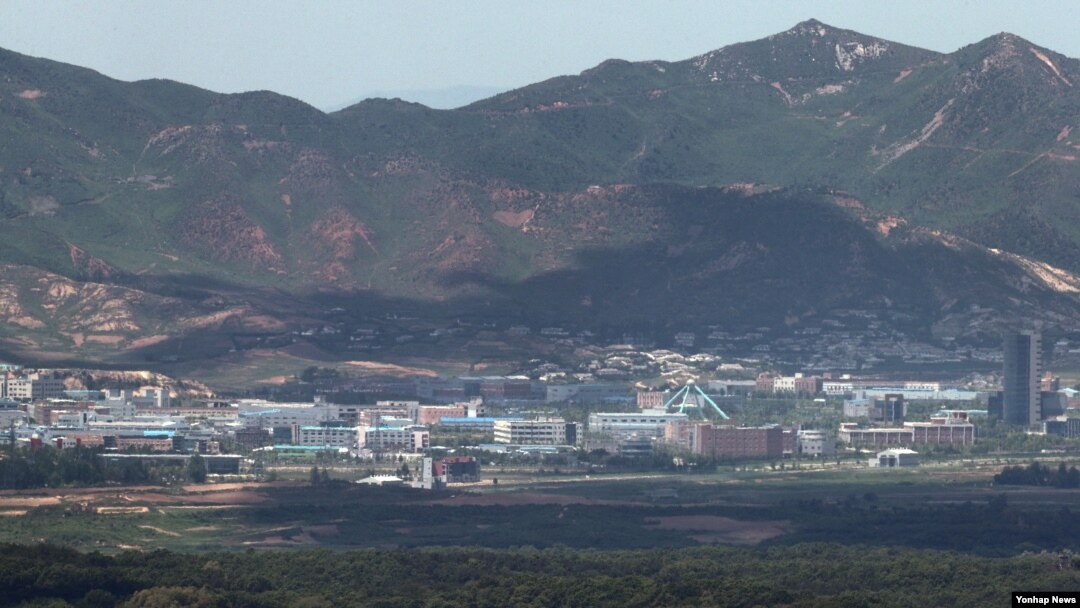 지난 26일 경기도 파주시 접경지역에서 개성공단 일대가 보이고 있다. 이날 한국 통일부는 지난해 1월 이후 처음으로 인도지원단체의 대북접촉을 승인했다.