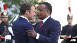 Président ya Congo-Brazzaville Denis Sassou N'Guesso ayambani na mokokani wa ye ya France France Emmanuel na Palais ya Elysée na Paris, 3 septembre 2019.