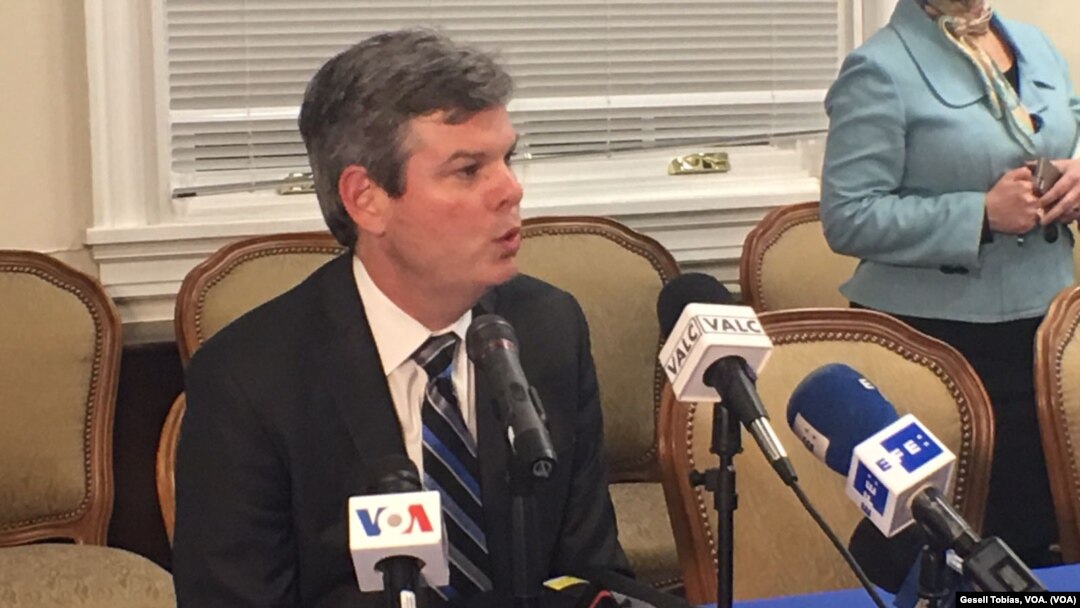 ARCHIVO - Kevin Sullivan, actual embajador de Estados Unidos en Nicaragua durante una sesión extraordinaria del Consejo Permanente en abril de 2017. [Foto: Gesell Tobías, VOA]