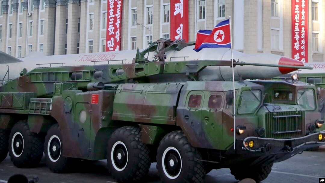 지난 2015년 10월 평양에서 열린 노동당 창건 70주년 열병식에 탄두를 개량한 것으로 보이는 KN-08 장거리탄도미사일이 등장했다.