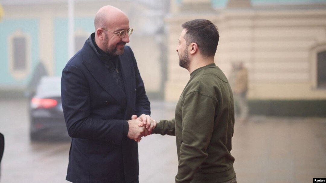 Avrupa Birliği Konseyi Başkanı Charles Michel, Ukrayna Cumhurbaşkanı Volodimir Zelenski ile Kiev'de biraraya geldi.  