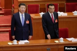 FILE - China's President Xi Jinping (L) and Premier Li Keqiang attend the opening session of the Chinese People's Political Consultative Conference (CPPCC) at the Great Hall of the People in Beijing, China, March 5, 2017.