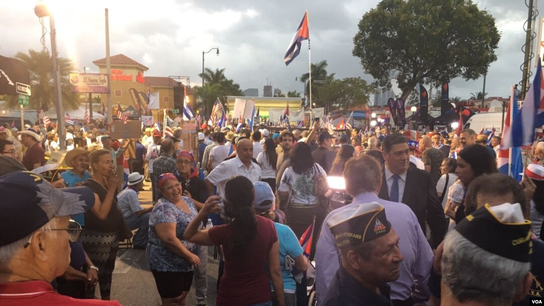 “Esta concentración unió a nuestra comunidad exiliada para decirle al mundo que ha llegado el momento de unirnos por la libertad y la justicia en Cuba”, dijo Humberto Argüelles, director de la Asociación de Veteranos de la Bahía de Cochinos, la Brigada 2506. (Foto Gesell Tobias) 