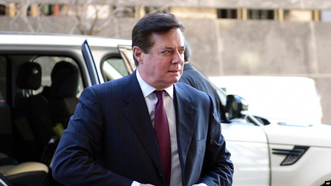 Former Trump campaign chairman Paul Manafort arrives at federal court in Washington, Monday, Dec. 11, 2017. 
