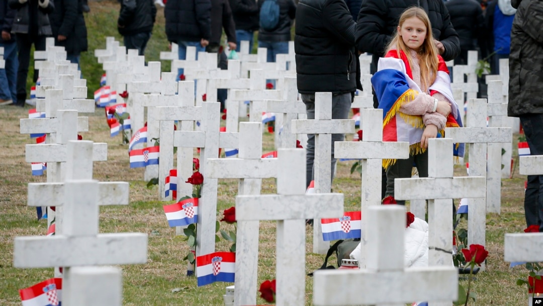ARHIVA - Memorijalno groblje žrtava iz Domovinskog rata (Foto: AP)