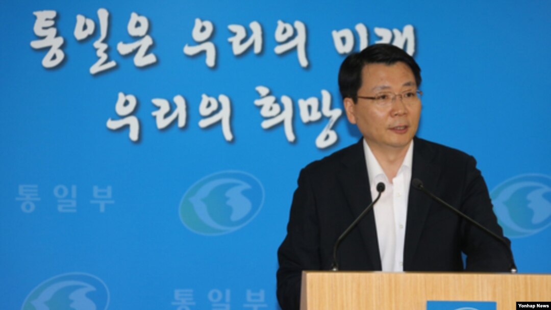 김형석 한국 통일부 대변인이 19일 정부서울청사에서 정례브리핑을 하고 있다.