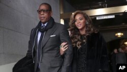 Recording artists Jay-Z and Beyonce arrive on the West Front of the Capitol in Washington, Jan. 21, 2013, for the Presidential Barack Obama's ceremonial swearing-in ceremony during the 57th Presidential Inauguration.