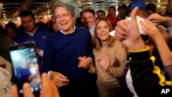 El opositor y millonario de derecha, Guillermo Lasso, ha señalado la necesidad de impulsar el emprendimiento y el empleo como mecanismos para generar y distribuir riqueza.