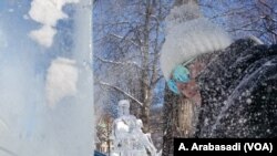 Deneena carving ice