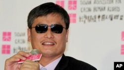 Chinese activist Chen Guangcheng listens to a reporter's question during a press conference at the Taiwan Association for China Human Rights building in Taipei, Taiwan, June 24, 2013.