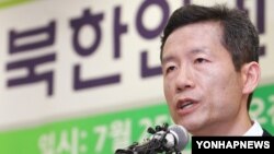 25일 서울에서 석방 기자회견을 가진 북한인권운동가 김영환 씨..