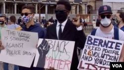 FILE - Protesters demonstrate near the U.S. Embassy in Paris. (Lisa Bryant/VOA)