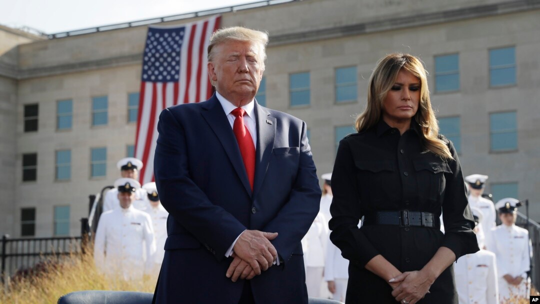 El presidente de EE.UU., Donald Trump, y la primera dama, Melania Trump, participan el miércoles, 11 de septiembre de 2019, en un ceremonia en recuerdo del 18 aniversario de los ataques terroristas del 9/11 de 2001.