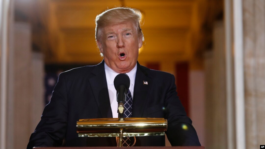 El presidente de EE.UU., Donald Trump, habló en el Capitolio en Washington, el marts, 25 de abril de 2017, durante una ceremonia por el Día del Recuerdo del Holocaust