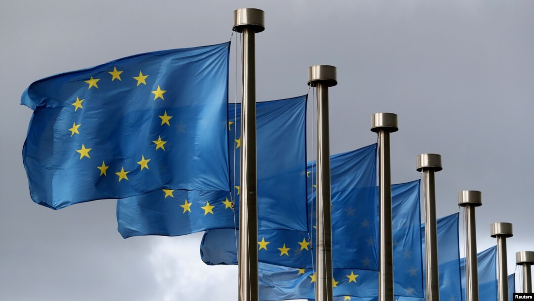 La bandera de la UE ondea en la sede de la Comisión Europea, el brazo ejecutivo de la Unión, en Bruselas, el 2 de octubre de 2019.