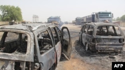 Wasu motoci da ake zargin mayakan IS na reshen Yammacin Afirka da konawa a wani hari da suka kai Najeriya a ranar 9 Fabrairu, 2020. 