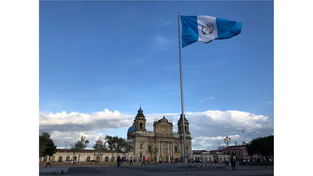 Vista de la Catedral de Guatemala en Ciudad de Guatemala. [Foto: Eugenia Sagastume, VOA]