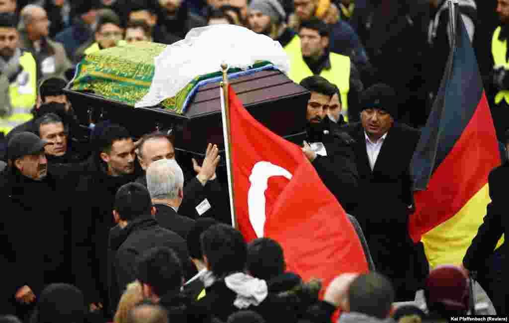 Mourners carry the coffin of Tugce Albayrak outside a mosque during a memorial service for late student in Waechtersbach, Dec. 3, 2014.