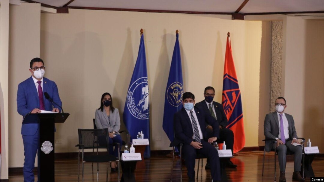 Conferencia de prensa en la que el gobierno de Costa Rica se anunció la firma del convenio con AstraZeneca. [Foto: cortesía Presidencia].
