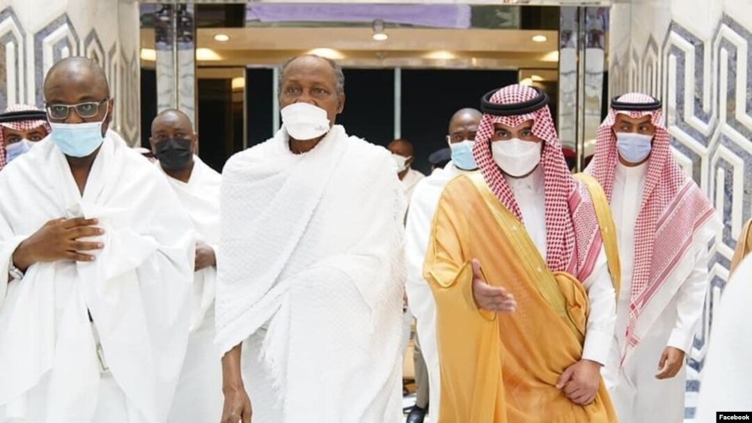 Shugaba Buhari da tawagarsa (Facebook/Fadar shugaban kasa)