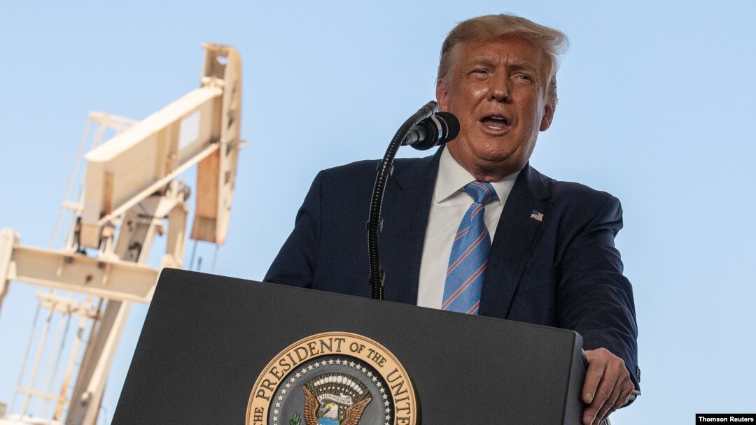 El presidente Donald Trump pronuncia un discurso durante su visita al complejo industrial de Midland, en el estado de Texas.