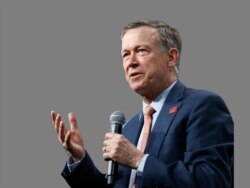 El exgoberndor de Colorado John Hickenlooper, participa en las primarias que se celebran en su estado el martes, 30 de junio de 2020.