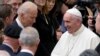 Vatican Anile Emisyon an Dirèk Kote Prezidan Biden Salye Pap la 