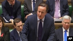 英国首相卡梅伦在议会辩论英国是否参加空袭在叙利亚的伊斯兰国行动时发言。（2015年12月2日）