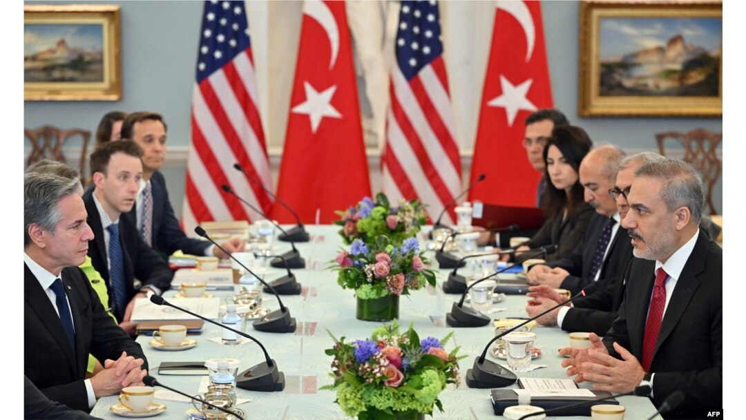 Temaslar çerçevesinde ikili ve heyetlerarası görüşmeler yapıldı.
