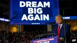 Donald Trump fala a apoiantes em West Palm Beach, 6 novembro 2024