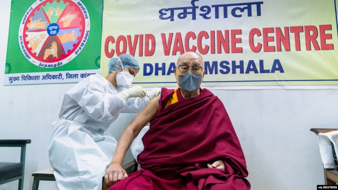 Tibetan spiritual leader, the Dalai Lama, receives a dose of coronavirus disease (COVID-19) vaccine at a vaccination centre in Dharamsala, India, March 6, 2021. (Office of his holiness the Dalai Lama/Handout via Reuters)