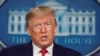 La administración del presidente Trump anunció restricciones de viaje para contener la propagación del coronavirus y confirmó la primera muerte en Estados Unidos.
