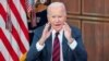 O presidente dos EUA, Joe Biden, recebe informações sobre os preparativos para o furacão Milton na Casa Branca