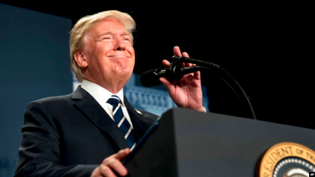 "Algunas personas lo llaman Dreamers. No son Dreamers. No caigan en esa trampa", dijo Trump a los republicanos en un retiro del partido político en un centro turístico de Virginia Occidental.