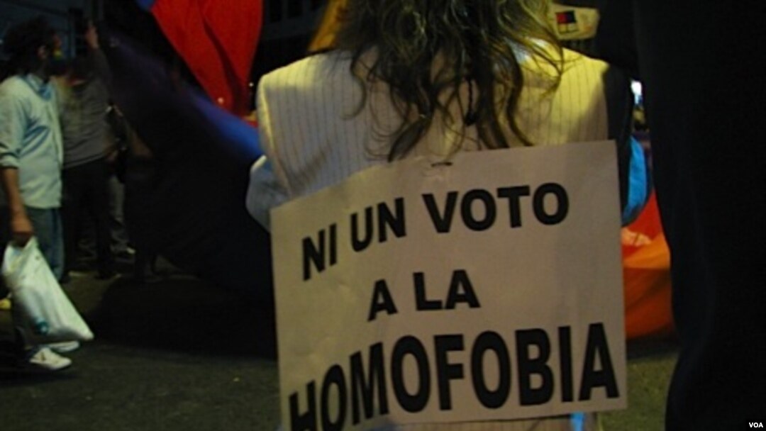 La Federación Argentina de Lesbianas, Gays, Bisexuales y Trans pide que los argentinos manden cartas de apoyo a los diputados.