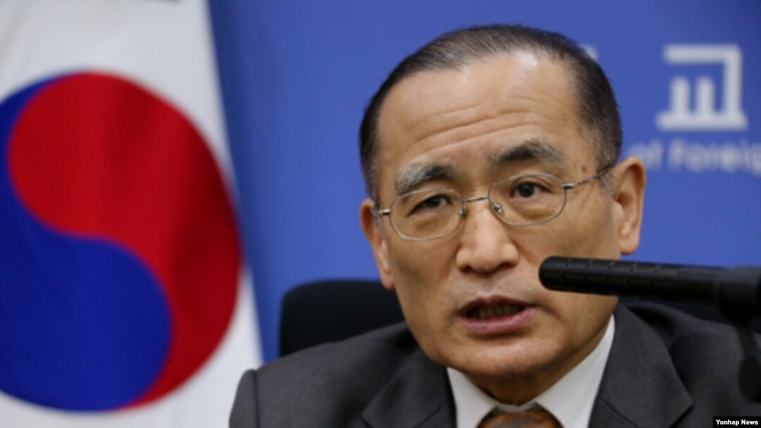 위성락 주러 한국대사가 28일 한국 외교부에서 출입기자 합동 인터뷰를 하고 있다. 
