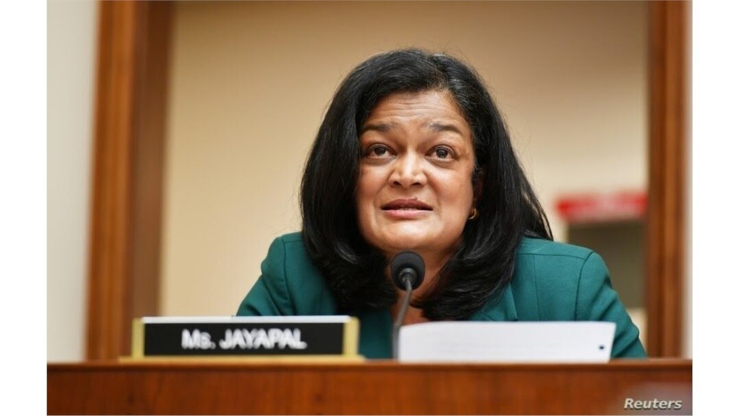 La representante Pramila Jayapal, (D-WA), habla durante una audiencia del Subcomité Judicial de la Cámara sobre Derecho Antimonopolio, Comercial y Administrativo en el Capitolio, en Washington, el 29 de julio de 2020.