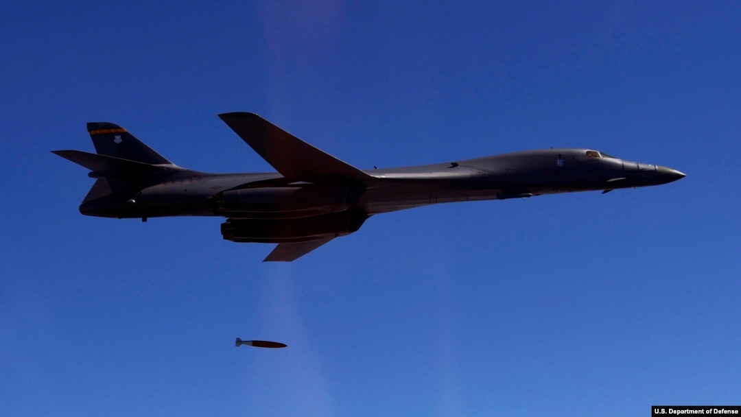 31일 한반도 상공에서 실시한 미한 공군 연합 항공차단 작전에서 미국 공군 B-1B가 MK-84 폭탄을 투하하고 있다. 사진제공 = 미 태평양사령부.