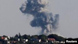 Fumo em Jabalya no norte de Gaza após bombardeamento isaelita
