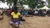 Distribuição de alimentos por PMA a deslocados de
Cabo Delgado em Metuge