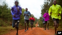 Wanariadha wa Kenya wakifanya mazoezi magharibi mwa Kenya, picha ya AP.