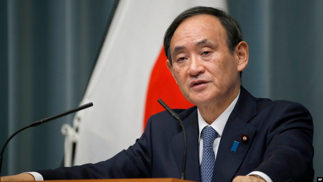 스가 요시히데 일본 관방장관이 지난 2월 일본 정부의 대북 독자 제재 결정을 발표하고 있다. (자료사진)