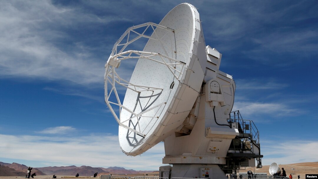 FILE PHOTO: A parabolic antenna of the ALMA (Atacama Large Millimetre/Submillimetre Array) project is seen at the El Llano de Chajnantor in the Atacama desert, some 1730 km (1074 miles) north of Santiago and 5000 meters above sea level, March 12, 2013. REUTERS/Ivan Alvarado/File Photo