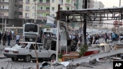 Police search an area after a bomb attack in Mardin, Turkey, Aug 10, 2016. 