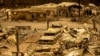 Al menos 6 muertos, evacuaciones y devastación por incendios en California